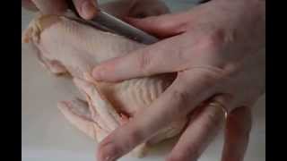 Découper à cru un poulet  Slicing raw chickenMOV [upl. by Einoj802]