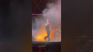 IRAMA canta LA GENESI DEL TUO COLORE trending concert viralvideo music live [upl. by Uchida339]