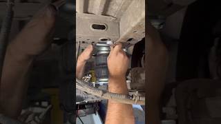 We install the auxiliary3408K  air suspension on Renault Master X70 [upl. by Benita]