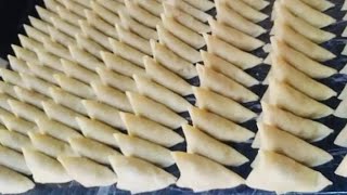 HOW TO MAKE SAMOSA POCKETS AT HOMESAMOSA MAKINGRECIPE ITS SO EASY ✨👌🏾 [upl. by Nob]