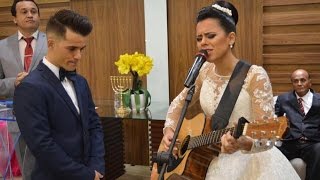 Noiva cantando no casamento Emocionante Ninguém explica Deus [upl. by Atiluj]