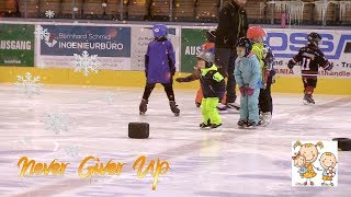 SCHLITTSCHUHLAUFEN ⛸  ALINA und MAX übt Eislaufen  Schlittschuhlaufen für Anfänger [upl. by Idou]