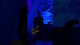 Someone asked Duff Mckagan a question onstage he answered [upl. by Norraj]