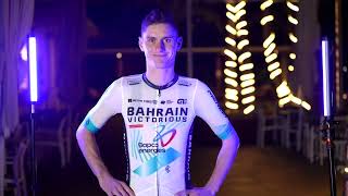 Cyclisme  Léquipe Bahrain Victorious a déjà dévoilé son maillot pour 2024 ça change [upl. by Ahsiekahs596]