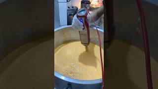 Produção de molho cheddar🤌🏽🔥 viralvideo food fyp [upl. by Lebasi]