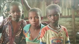 Guinée un volontaire pour secourir les enfants de la rue [upl. by Thesda]