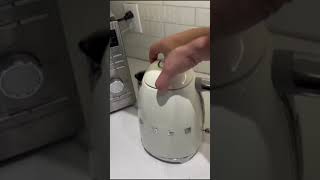 How fast can the Smeg Kettle Boil Water [upl. by Dominik]