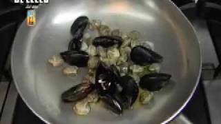 Ricette di pasta Fettuccine alle cozze e vongole [upl. by Lopes]