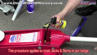 Sealey Trolley Jack Oil Top Up Procedure [upl. by Rico]