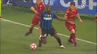 ROMAINTER 01 FALLACCIO DI TOTTI A BALOTELLI GLI TAGLIA LE GAMBE FALLO DA ROSSO [upl. by Ehtyaf]