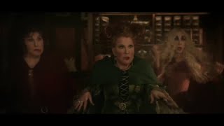 quotHOCUS POCUS 2quot  MOVIE REVIEW  HORROR FANTASY COMEDY  BETTE MIDLER  SARAH JESSICA PARKER [upl. by Thorlie]