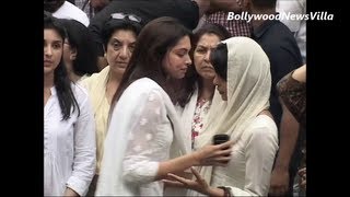 deepika padukone gives condolence to priyanka chopra [upl. by Eihtur984]