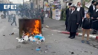 Miles de ultraortodoxos se manifiestan contra el reclutamiento militar en Jerusalén [upl. by Cecilius74]