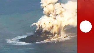 Una erupción volcánica crea una nueva isla en Japón [upl. by Kentigera]