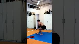 Goblet Pistol Squat x4 28kg Kettlebell [upl. by Ardie109]