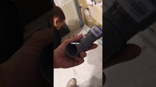 Appareil électrique dans une salle de bain  Danger  bricolage diy humour challenge outils [upl. by Anawad113]