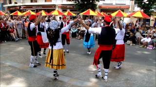 Fête de la cerise Ceret 2015 danse Catalane La sardane groupe Folklorique catalan quotAlegriaquot [upl. by Bartie]