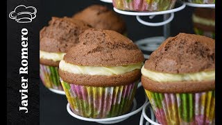 Magdalenas de chocolate negro rellenas con crema de chocolate blanco Recetas de Javier Romero [upl. by Allerim]