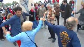 Valse des Roses  Bal Folk à Belleville  Paris 2015 [upl. by Asssilem467]