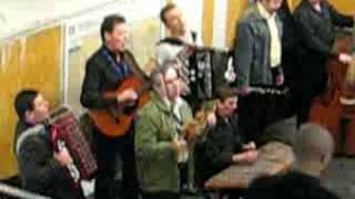 Russische muziek in Parijs metrostation [upl. by Brosine822]