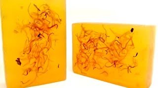 COME FARE IL SAPONE TRASPARENTE by Manuela di SOAPTITUDE  How to Make Translucent Soap [upl. by Eltsyek]