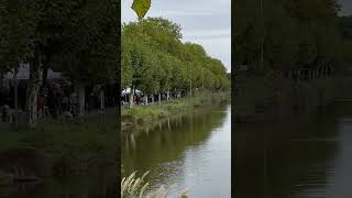 A Saujon son cours deau la Seudre et son église au loin [upl. by Ogirdor]