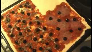 Rezept Pizza selber machen mit Hefeteig [upl. by Ailec968]