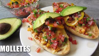 Como hacer molletes de frijoles con queso chorizo y huevo  Cocina Mexicana [upl. by Hareehat]