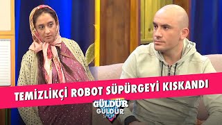 Temizlikçi Robot Süpürgeyi Kıskandı  Güldür Güldür Show [upl. by Buddie58]