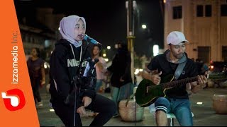 Dhyo Haw  Ada Aku Disini Live Cover KM 0 Jogja by Ziee feat Tofan [upl. by Bartle]