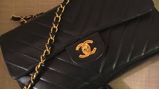 WHAT FITS CHANEL CHEVRON MEDIUM FLAP [upl. by Coffee]