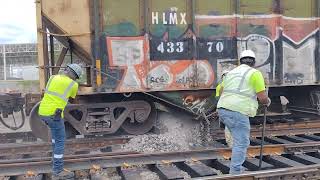 Quieres Conocer Como Tiran Balastro a Una Via Nueva En Ferropuerto   Tren Trabajo FXE 3800 [upl. by Naryb]