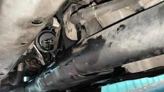 How to replace 2005 Honda Crv atf filter transmission filter [upl. by Sahcnip]