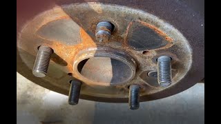 Broken Wheel Stud 2004 Toyota Sienna [upl. by Inoj65]