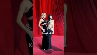 Las hermanas del clan Kardashian impactaron en la Gala [upl. by Lebana]