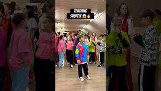 TEACHING SHUFFLE 😎🔥 AMAZING DANCE 😱 [upl. by Blinny641]