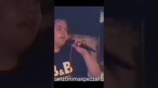 Un GIOVANISSIMO TIZIANO FERRO canta quotFinalmente tuquot degli 883 [upl. by Kikelia]