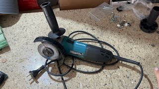 Makita GA5030R Angle Grinder 720w 125mm [upl. by Nirret186]