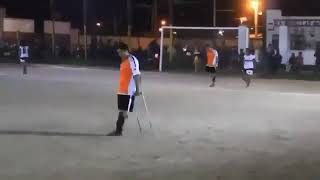 El surrealista partido de fútbol entre hombres discapacitados y mujeres [upl. by Cheney]