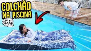 JOGUEI O COLCHÃO DA NOVA MORADORA NA PISCINA   TROLLANDO MINHA AMIGA  REZENDE EVIL [upl. by Koeninger]