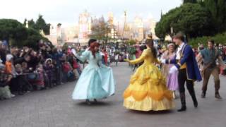 Les princesses  La magie Disney en parade  Disneyland Paris  31 octobre 2013 [upl. by Schnabel]