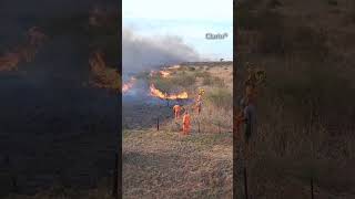 Cortaron la autopista de Córdoba por el intenso fuego de los incendios en la provincia [upl. by Htbazile305]