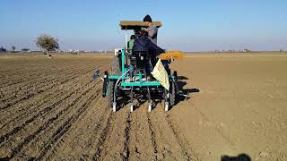 4 ROWS PLOT SEEDER [upl. by Nedap408]