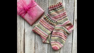 Einfache dicke Socken Bettsocken stricken mit dem Addi Crasy Trio [upl. by Weinshienk692]