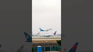 Takeoff and landing in same frame losangeles aviation planespotting landing takeoff runway [upl. by Rhyner]