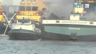 Twee zwaar gewonden bij scheepsbrand Droogdokweg Rotterdammov [upl. by Porcia]