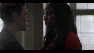 Batwoman 2x18 Kissing Scene — Kate and Sophie Wallis Day and Meagan Tandy [upl. by Xavler]