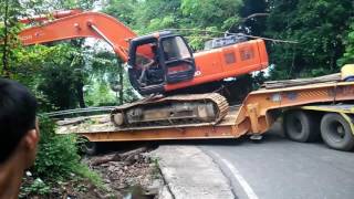 NGINTIP EXCAVATOR LAGI BIKIN JALAN TANAH TANJAKAN [upl. by Lonergan]