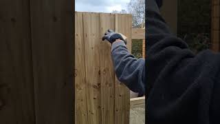 Feather edge fencing fitting the boards [upl. by Westphal]