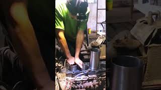 Installation process of cylinders for diesel electronic fuel injection engines [upl. by Isidore]